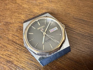 Raro Reloj Vintage Seiko Día Fecha Alarma 5C23-7019 Dos Tonos Cuarzo - Imagen 1 de 7