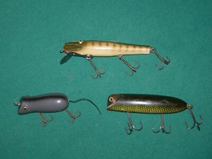 Lot of 3 Antique Different Manufacturer Wood Fishing Lures - Picture 1 of 4