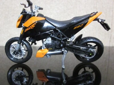 Maisto All Stars 2010 2 ruedas escala 1:18 naranja negro 2008 KTM 690 DUKE III Foto 1 de 4
