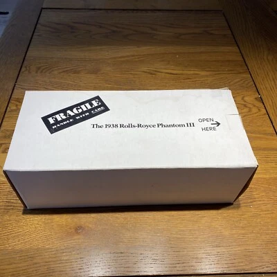 Danbury Mint 1/24  The Rolls Royce Phantom III 1938 Red Diecast Scale Model Car - Image 1 of 4