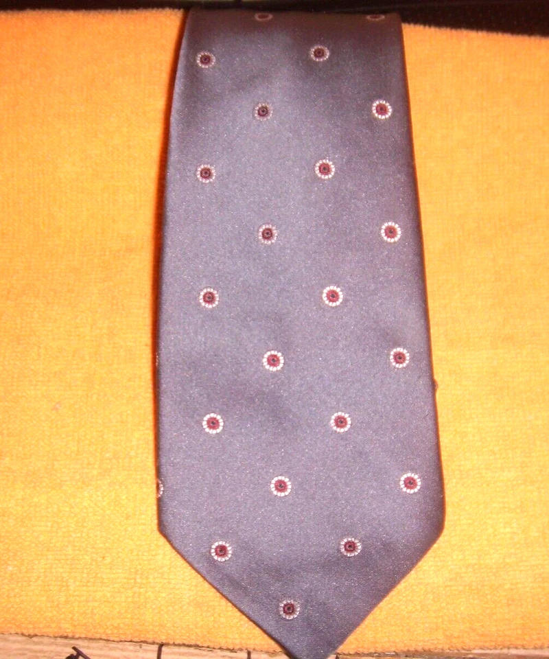 Gravata masculina Surrey 57 x 3 poliéster??' PRATA COM PONTOS VERMELHO/BRANCO/CINZA - Imagem 1 de 1