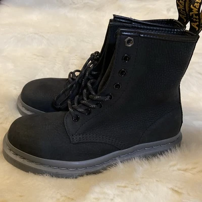 Dr. Martens Unisex 1460 Mono Fresado Nubuck WP Botas Negras Talla M 6 W 7 EU 38 NUEVAS Foto 1 de 4