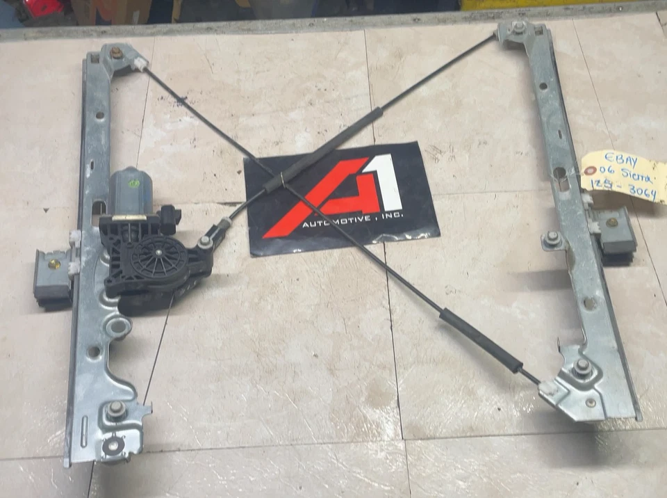 99-07 GMC SIERRA 1500 00-06 SUBURBAN 00-06 YUKON Left Front Door Regulator OEM - Изображение 1 из 4