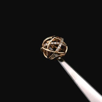 Colgante/dije de oro amarillo de 18 quilates de 1,1 dwt circonita cúbica Foto 1 de 4