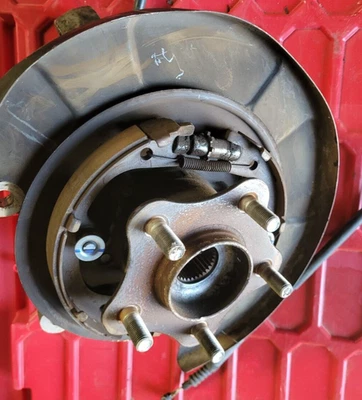 Cubo de roda de eixo traseiro esquerdo Infiniti Q50 2014-2017 - Imagem 1 de 4