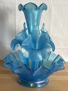 VINTAGE FENTON 90TH ANNIVERSARY CELESTE BLUE STRETCH GLAS 4 HORN EPERGNE - Bild 1 von 23