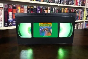 Goosebumps: Monster Blood 2 VHS Lamp + Remote - Imagen 1 de 2