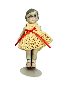 Antigua MUÑECA Bisque Granny Gafas Mignonette Años 1900 ARTICULADAS Japón 5" con soporte - Imagen 1 de 9