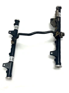 GM Fuel Rail Assembly fits 17113695, 12602113 01-07 GM Trucks LQ4 Gas W/Return - Picture 1 of 8