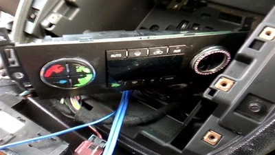 Control de temperatura montado en tablero Opt CJ2 se adapta 07-11 SUBURBAN 1500 27700908 Foto 1 de 4