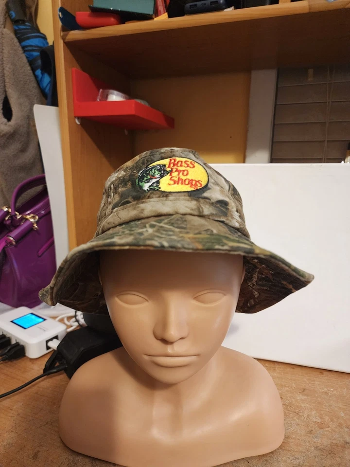 Sombrero cubo camuflaje Bass Pro Shops para niños pequeños Foto 1 de 4