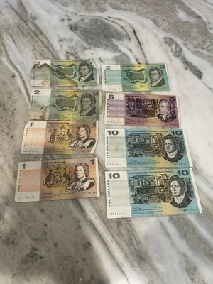 BULK Lot Of Australian Commonwealth Paper Bank Notes $20, $10, $5 $2 and $1 - image 1 of 4