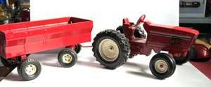 Ertl Row Crop Farm Tractor Metal 80"s with Red Farm Wagon White Rims 1/16 - Picture 1 of 8