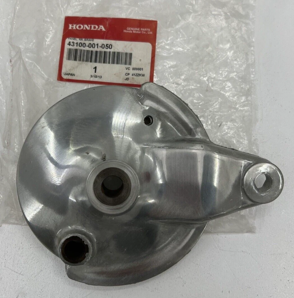 GENUINE 43100-001-050 HONDA CA100 CA102 CA110 CA200 CM91 CT200 REAR BRAKE PANEL - Image 1 of 4