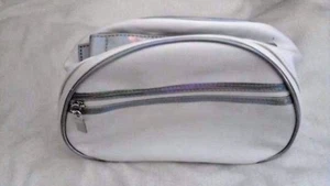 Estuches de viaje Elizabeth Arden blancos 10"" x 6,5 x 4"" vinilo satinado forrados con cremallera NUEVOS - Imagen 1 de 5