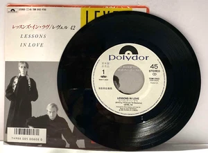 Level 42 - Lessons In Love - Hot Water Live - VINYL 7" PROMO JAPAN - 7DM-0163 - Foto 1 di 3