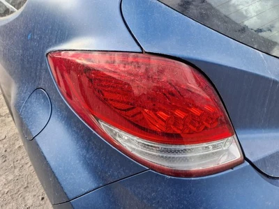 Conjunto de lanterna traseira esquerda usado serve: 2016 Hyundai Veloster sem LED Lef - Imagem 1 de 4