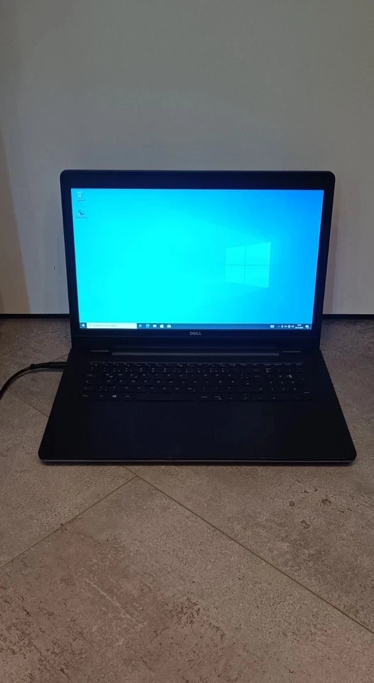 Dell Inspiron 5748 17 Zoll Core i7 - 8GB RAM 1TB HDD Windows 10 Notebook Laptop - Bild 1 von 4