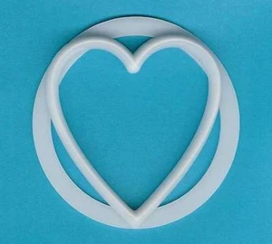 TAGLIERE PASTA ZUCCHERO CUORE GRANDE per DECORAZIONE TORTE - Foto 1 di 1