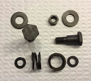 Kit de pernos y hardware de montaje con soporte trasero único Harley VL DL RL 1926-36 FABRICANTE DE EQUIPOS ORIGINALES 3060-26 - Imagen 1 de 2