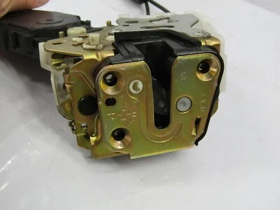 Actuador de bloqueo de pestillo de puerta lateral derecho pasajero Subaru Forester 2003-2008 OEM Foto 1 de 4