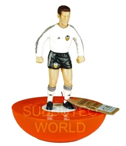 EIN LTD EDITION SAMMLERSTÜCK OFFIZIELL LIZENZIERTE VALENCIA SUBBUTEO FIGUR. - Bild 1 von 2