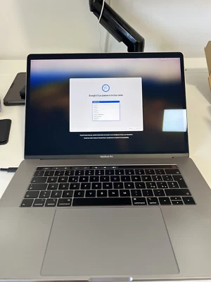 Apple MacBook Pro 15.4" 2018 - Grigio siderale - Immagine 1 di 4