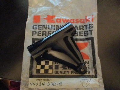 Новый из старых запасов оригинальный производитель Kawasaki черная крышка вилки для правой руки A1 A1SS A7 A7SS 44034-020-10 - Изображение 1 из 2