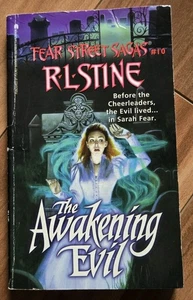 R.L Stine Fear Street Sagas #10 The Awakening Evil livre série pom-pom girls set - Photo 1/8