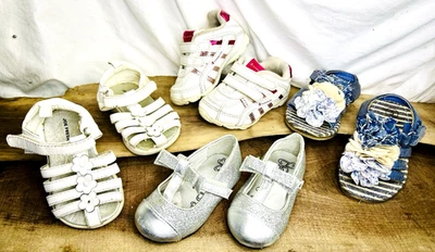 Zapatos para niñas pequeñas tallas 4 y 5. Zapatos de vestir-zapatillas planas 4 pares usados en excelente estado Foto 1 de 4