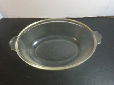 Vintage glass Pyrex casserole dish - Image 1 of 4