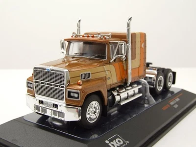 Ford LTL 9000 Trattore 1978 Marrone Metallizzato Modellino 1:64 Ixo Models - Immagine 1 di 4