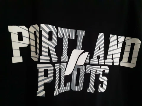 University of Portland PILOTS T Shirt S Small Cover