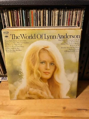 Lynn Anderson – The World Of Lynn Anderson Vintage 33RPM VG+ AB48 - Image 1 of 2