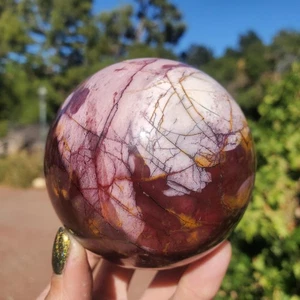 Cristallo di mookaite grande sfera rosa rosso | 572 grammi | 77 mm | 1 libbra 5 oz - Foto 1 di 9
