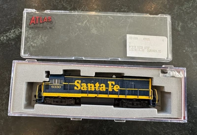 Locomotora Atlas escala N U23B Santa Fe #45926/carretera # 6330 nueva de stock Foto 1 de 4