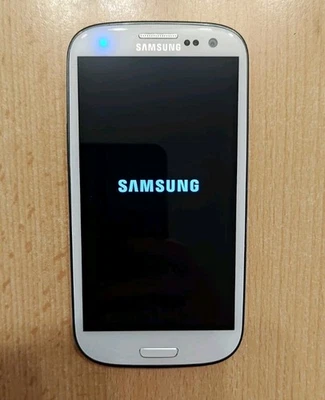 Samsung Galaxy S3  GT-I9300 - 16GB - Weiß - Bild 1 von 4