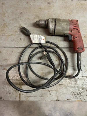 Проводная дрель Milwaukee 0228-1 3/8 дюйма для стрельбы отверстиями высокопрочная 1000 об/мин проводная 4 А - Изображение 1 из 4