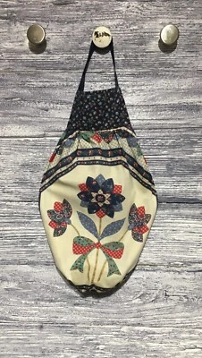 Bolsa de plástico para comestibles trapo calcetín soporte dalia azul marino rojo calicó flores arco Foto 1 de 3