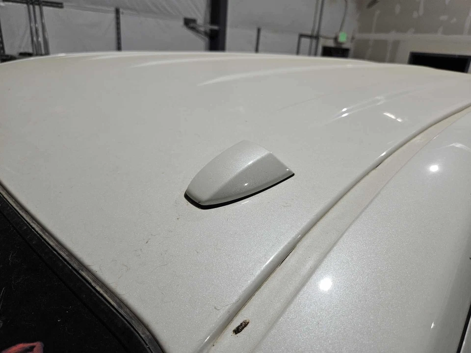 Nissan Titan XD 2016-2018 blanco perla-QAB mástil de antena GPS montado en el techo Foto 1 de 1