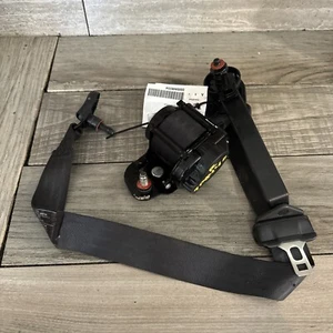 🥇 2010-2016 HYUNDAI GENESIS COUPE FRONT RIGHT PASS SEAT BELT RETRACTOR OEM - Picture 1 of 7