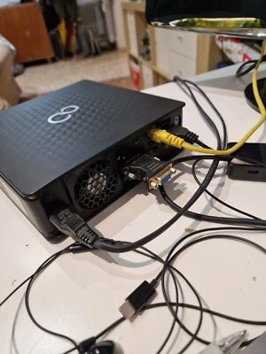 Fujitsu ESPRIMO Q556 (256GB SSD, Intel Core i5-6400T, 2,8 GHz, 8GB) Desktop PC - - Immagine 1 di 4