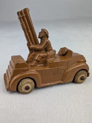 Vintage 1930's BARCLAY MANOIL Military Army Truck With AA Guns - Image 1 of 4