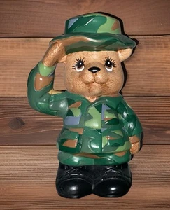 "Figura de cerámica de oso militar de colección de 9"" de alto rango de sargento de EE. UU. saludo" - Imagen 1 de 6