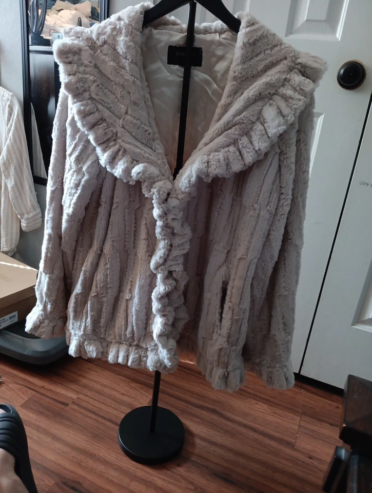 Damselle New York Tibet Lamb Coat Luxury Fur Size M Women's Light Brown - Image 1 of 4