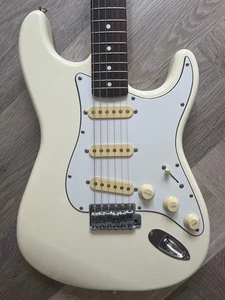 1980’s Squier Stratocaster Made In Japan Vintage White E6 Prefix Rosewood Fender - Picture 1 of 10