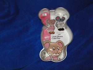 New Vintage Wilton Little Mouse Cake Pan 2105-2380 with instruction booklet - Picture 1 of 2