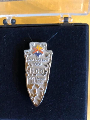 PIN OLÍMPICO DE SALT LAKE CITY INDIO NATIVO AMERICANO PUNTA DE FLECHA PLATA #2848 EN CAJA Foto 1 de 2
