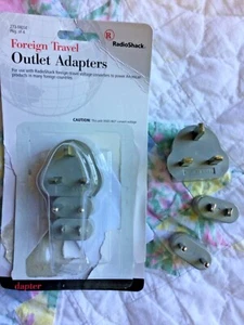 Adaptadores de salida de viaje extranjero, abiertos, nuevos - Imagen 1 de 2