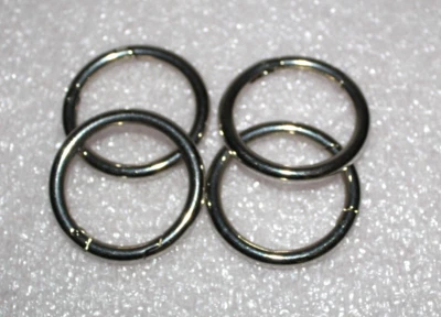 Juego de 4 mosquetones plateados MICHE 1,5". Usado Foto 1 de 2